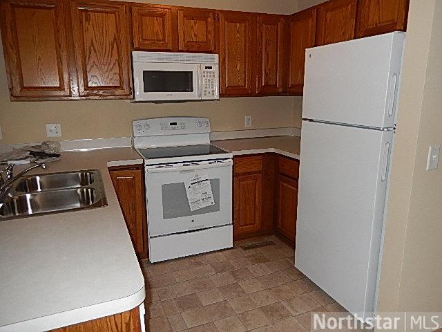 8519 S Pond Trl, Champlin, MN 55316 photo 2