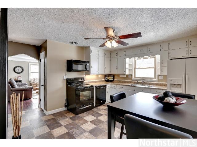 409 1st E St, Jordan, MN 55352 photo 2