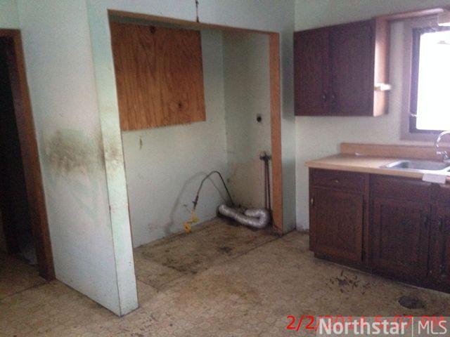 932 N 3rd St, Saint Peter, MN 56082 photo 4