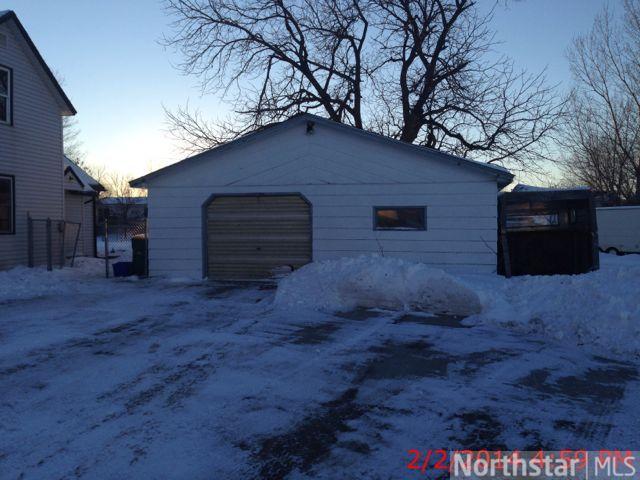 932 N 3rd St, Saint Peter, MN 56082 photo 2