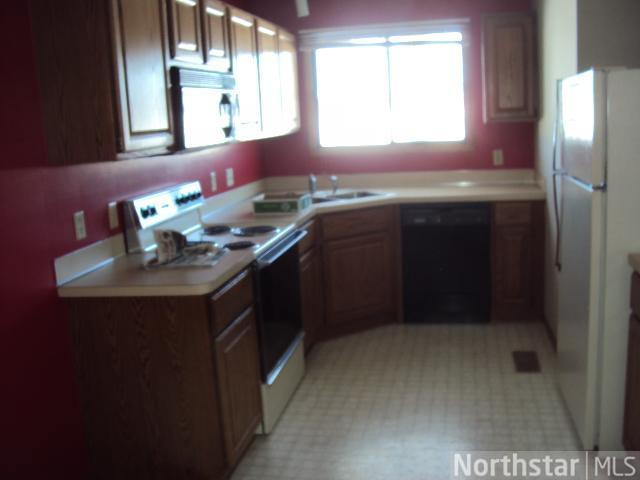 8439 S Pond Trl, Champlin, MN 55316 photo 3