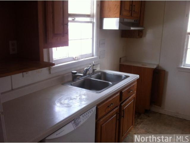 315 Bernard Se St, Willmar, MN 56201 photo 2