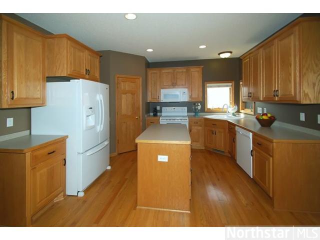 6885 Deer Ct, Hugo, MN 55038 photo 7