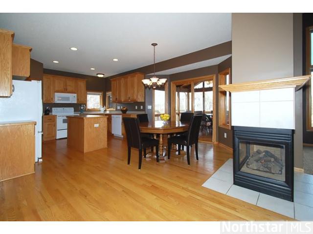 6885 Deer Ct, Hugo, MN 55038 photo 8