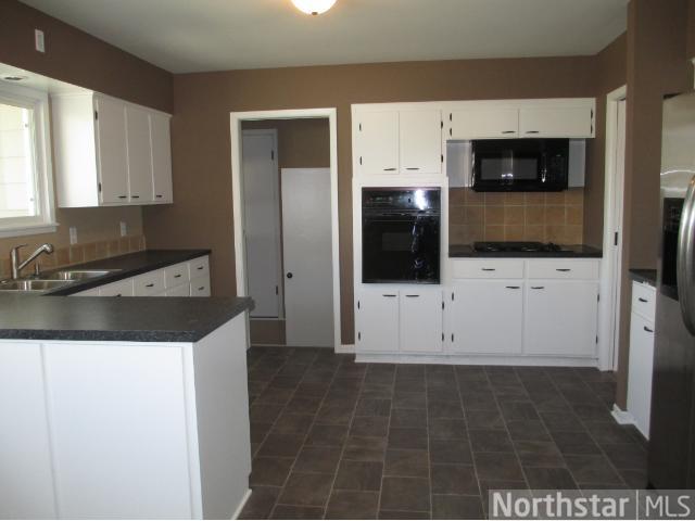 317 S 5th St, Saint Peter, MN 56082 photo 3