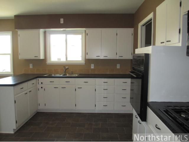317 S 5th St, Saint Peter, MN 56082 photo 2