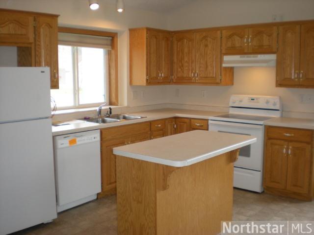 1701 Shannon Dr, Saint Cloud, MN 56301 photo 2