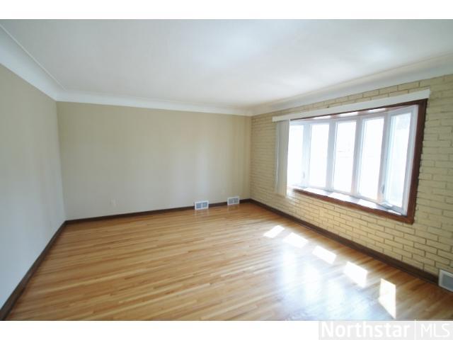 400 W 3rd St, Chaska, MN 55318 photo 3