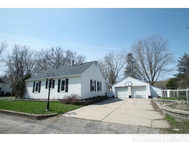 400 W 3rd St, Chaska, MN 55318 photo 1