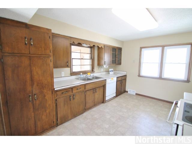 400 W 3rd St, Chaska, MN 55318 photo 4