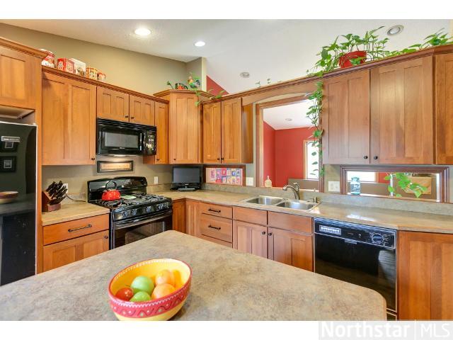255 Plainview Dr, River Falls, WI 54022 photo 4