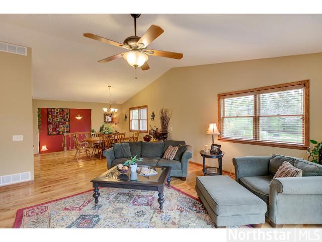 255 Plainview Dr, River Falls, WI 54022 photo 8