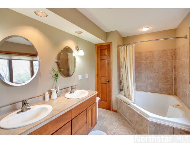 255 Plainview Dr, River Falls, WI 54022 photo 11