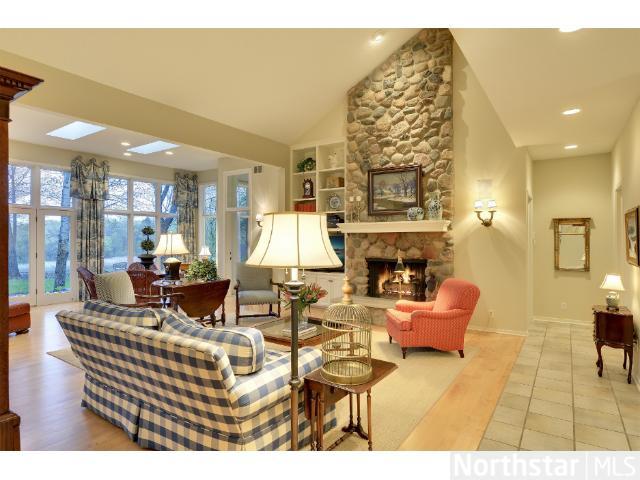 19860 Vine St, Excelsior, MN 55331 photo 2