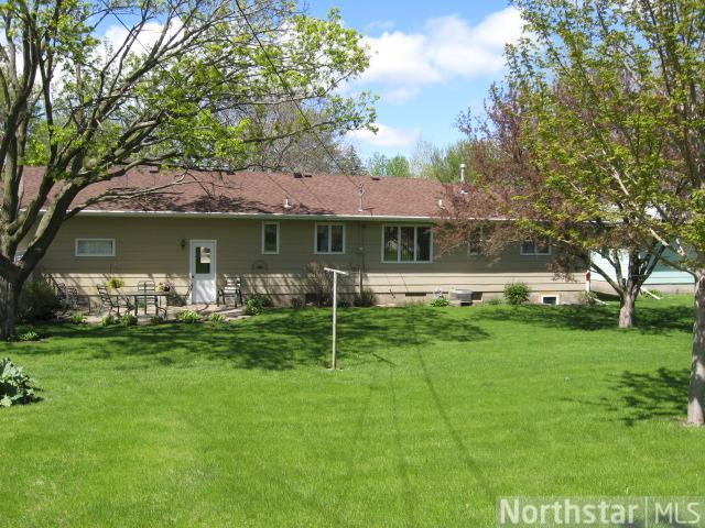 1710 11th E St, Glencoe, MN 55336 photo 2