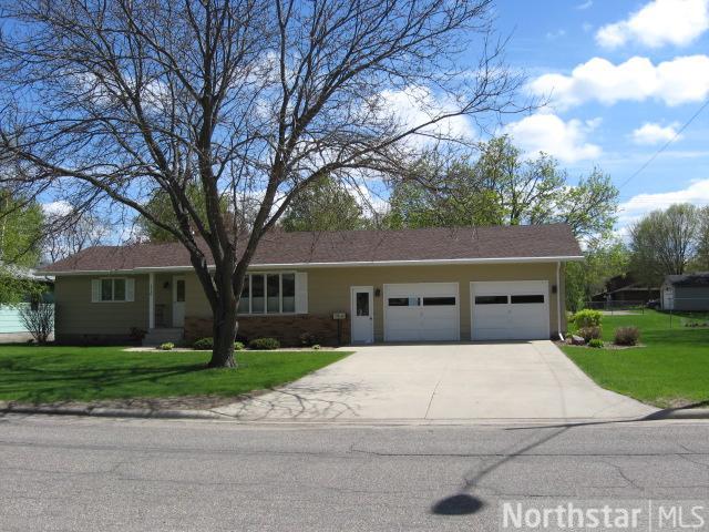 1710 11th E St, Glencoe, MN 55336 photo 1