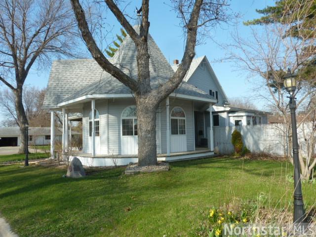 1906 11th E St, Glencoe, MN 55336 photo 2