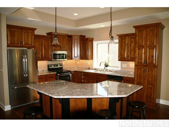 377 Brickyard Dr, Chaska, MN 55318 photo 2