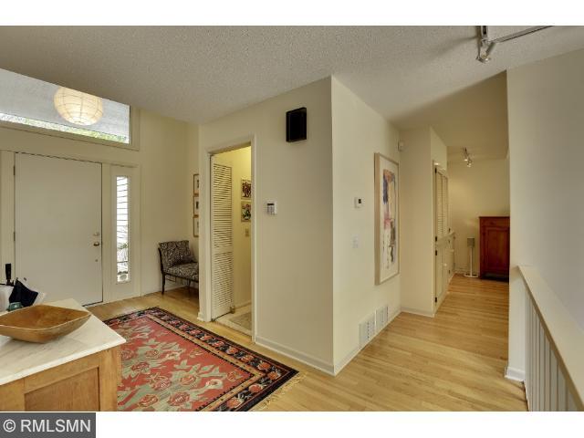 4127 Hillcrest Rd, Wayzata, MN 55391 photo 2