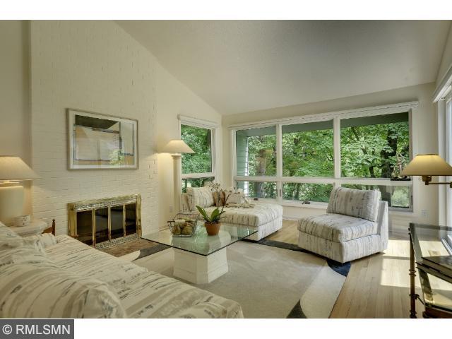 4127 Hillcrest Rd, Wayzata, MN 55391 photo 4