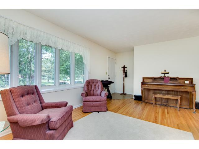 3947 Stacker Pl, Saint Paul, MN 55110 photo 3