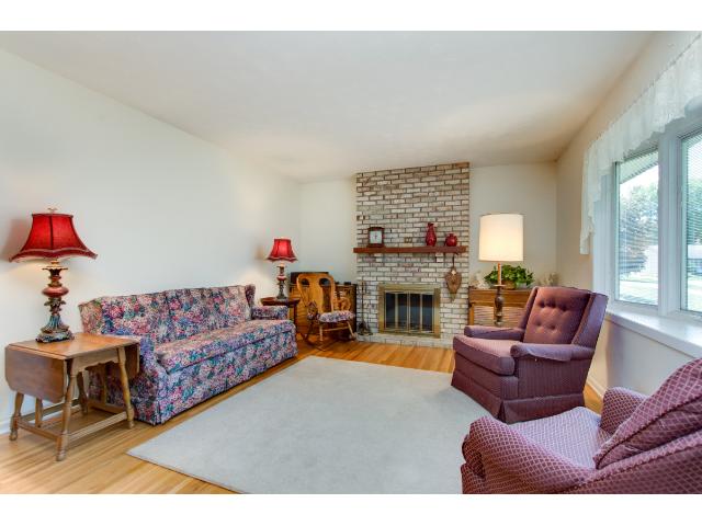 3947 Stacker Pl, Saint Paul, MN 55110 photo 2