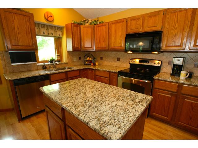 1407 Cutters Ln, Eagan, MN 55122 photo 4