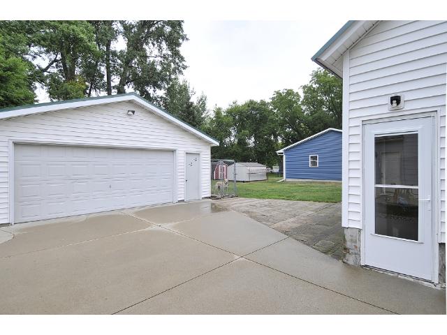 509 4th Ave SE, Waseca, MN 56093 photo 3