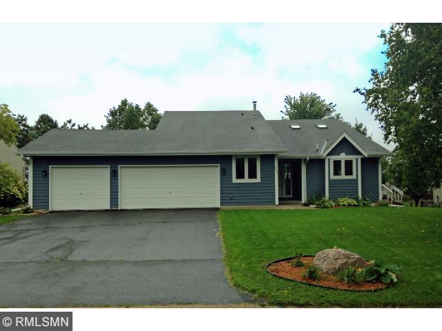 951 Bluff Pointe Dr, Chaska, MN 55318 photo 1