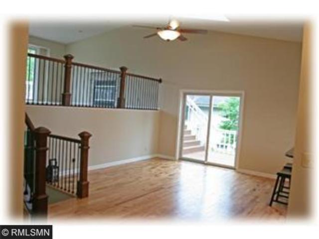 951 Bluff Pointe Dr, Chaska, MN 55318 photo 4