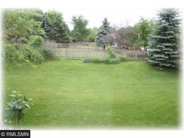 951 Bluff Pointe Dr, Chaska, MN 55318 photo 8