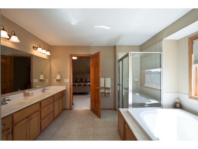 3748 Drumcliffe Ct, Rosemount, MN 55068 photo 12