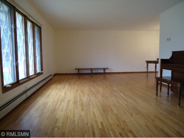 2075 Greenbrier St N, Saint Paul, MN 55117 photo 2