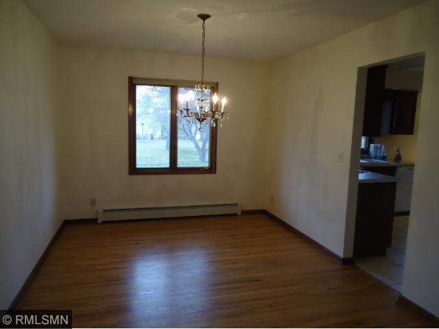 2075 Greenbrier St N, Saint Paul, MN 55117 photo 3