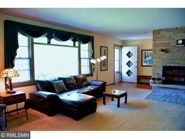 518 Wheeler Dr, Excelsior, MN 55331 photo 3