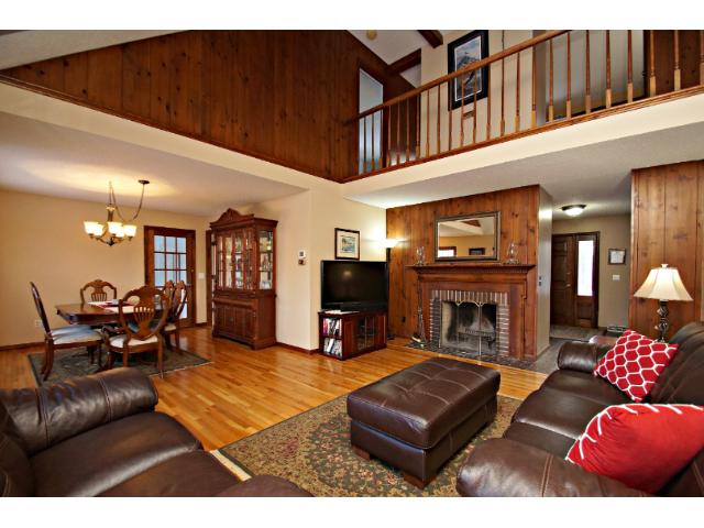 8701 Walton Oaks Dr, Minneapolis, MN 55438 photo 4