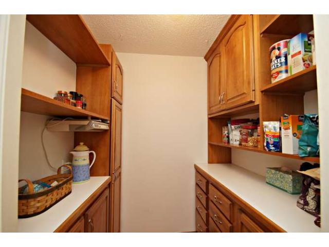 8701 Walton Oaks Dr, Minneapolis, MN 55438 photo 9