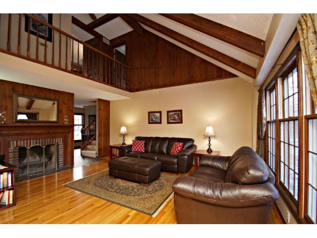 8701 Walton Oaks Dr, Minneapolis, MN 55438 photo 3