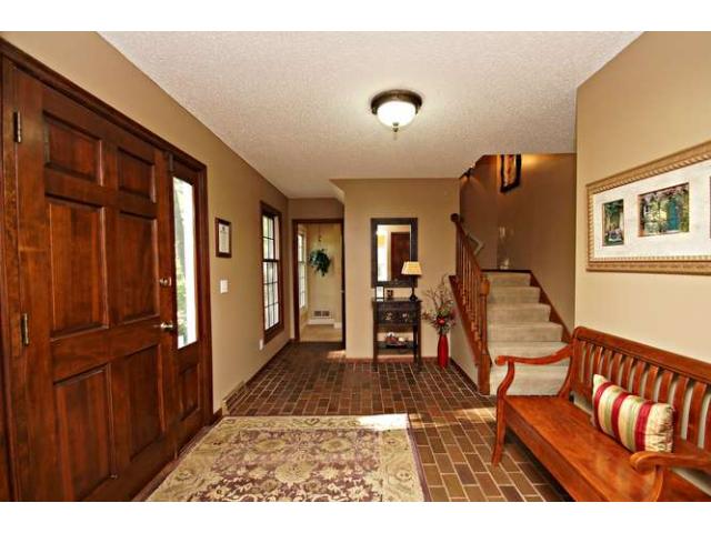 8701 Walton Oaks Dr, Minneapolis, MN 55438 photo 2