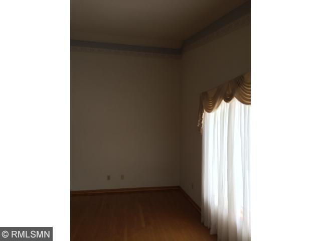 8024 W 111th St, Bloomington, MN 55438 photo 2