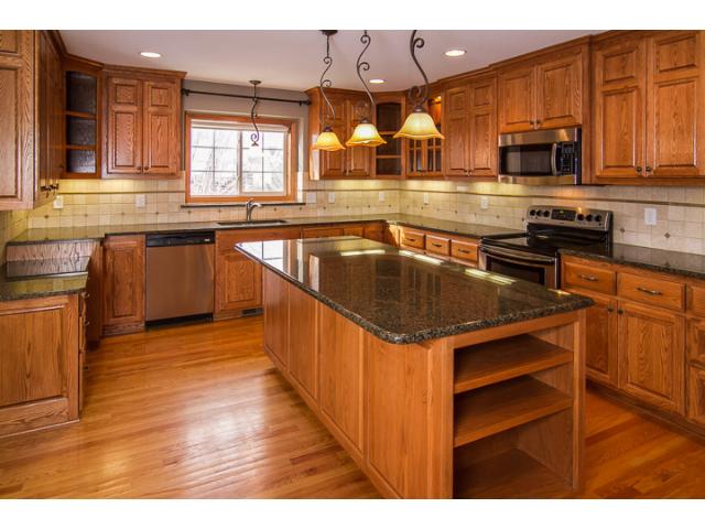 2122 Ormond Dr, Shakopee, MN 55379 photo 4