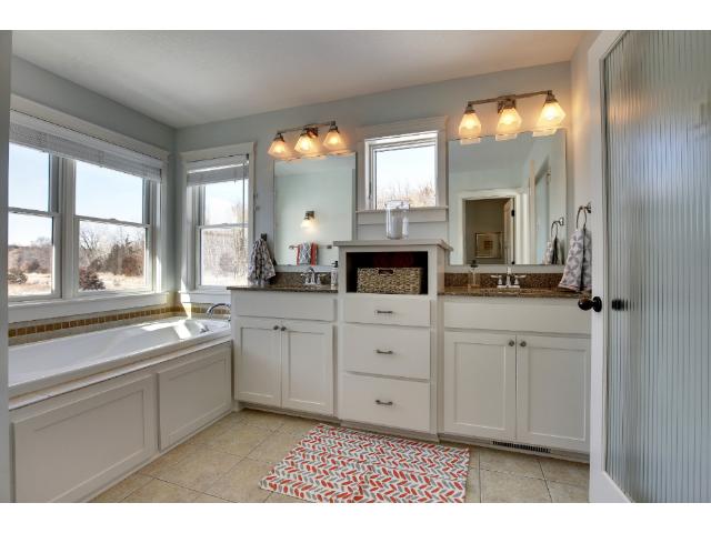 358 Mitchell Rd, Hudson, WI 54016 photo 9