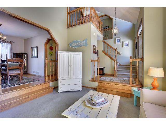 5810 Amy Ln, Maple Plain, MN 55359 photo 2