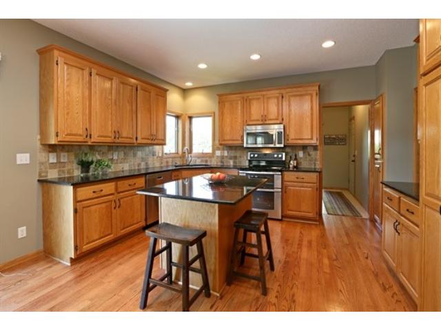 9612 Coneflower Cir, Champlin, MN 55316 photo 4
