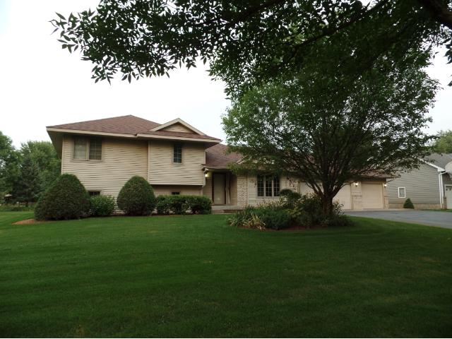 1402 W Oakes Dr, Saint Cloud, MN 56303 photo 1