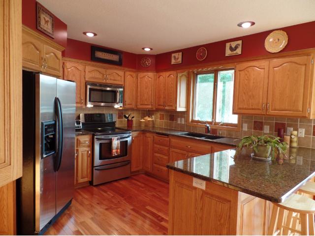 1402 W Oakes Dr, Saint Cloud, MN 56303 photo 2