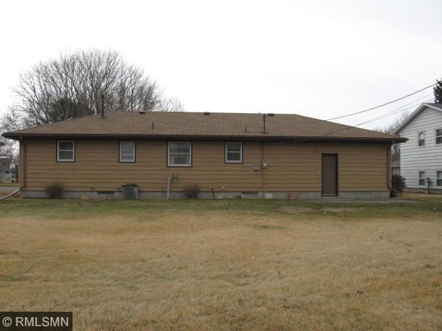 1713 12th St E, Glencoe, MN 55336 photo 2