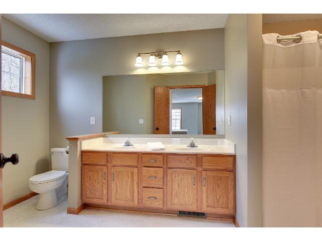 2736 Simons Dr, Chaska, MN 55318 photo 13
