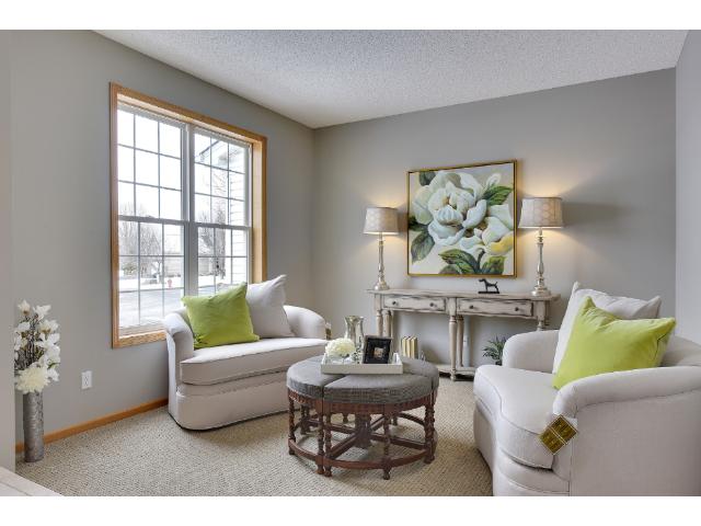 2736 Simons Dr, Chaska, MN 55318 photo 2