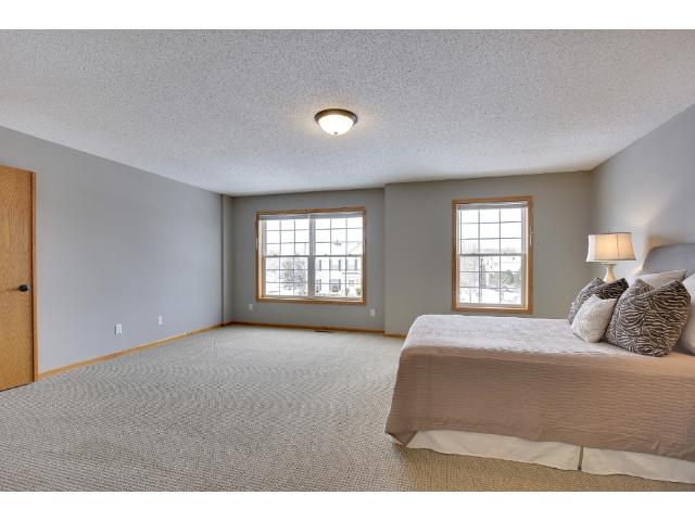 2736 Simons Dr, Chaska, MN 55318 photo 12